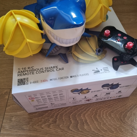 TuKIIE 2.4 GHz Remote Control Boat Amphibious Remote Control Car for Kids All Te - Picture 8 of 13